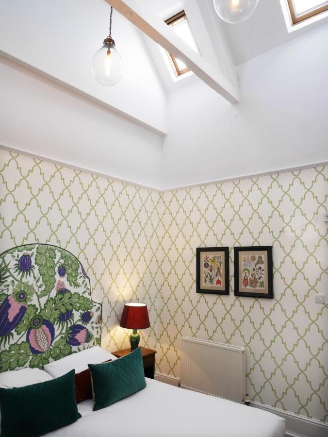 The Fleece Hotel Уитни Екстериор снимка
