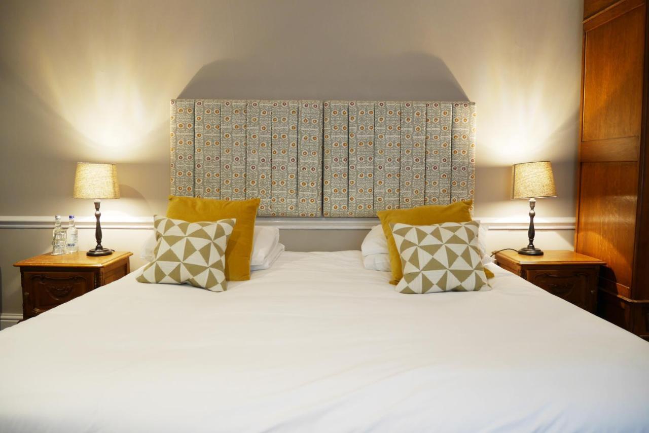 The Fleece Hotel Уитни Екстериор снимка
