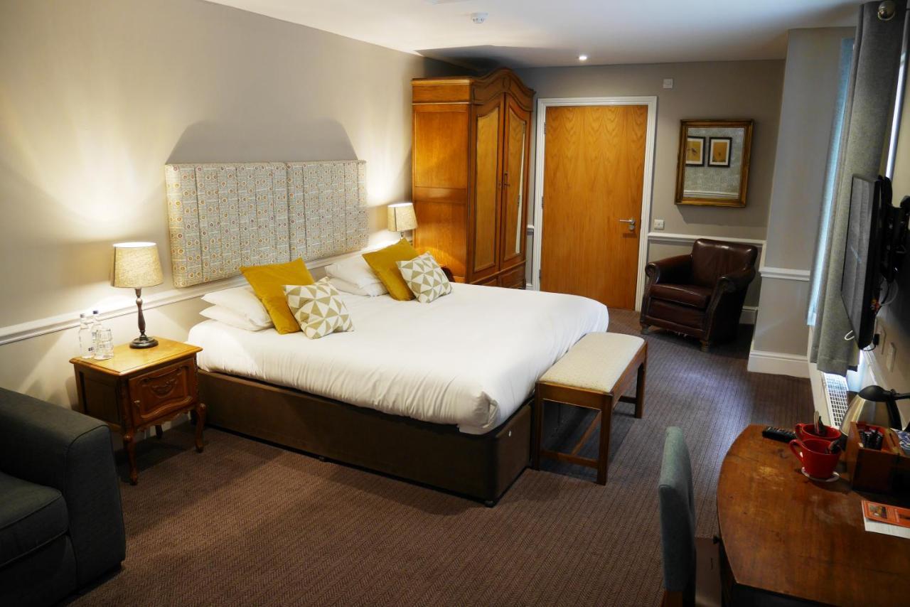 The Fleece Hotel Уитни Екстериор снимка