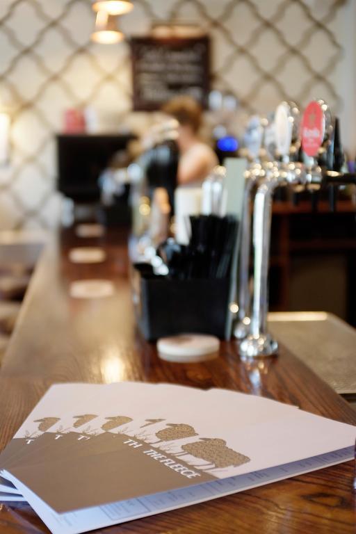 The Fleece Hotel Уитни Екстериор снимка