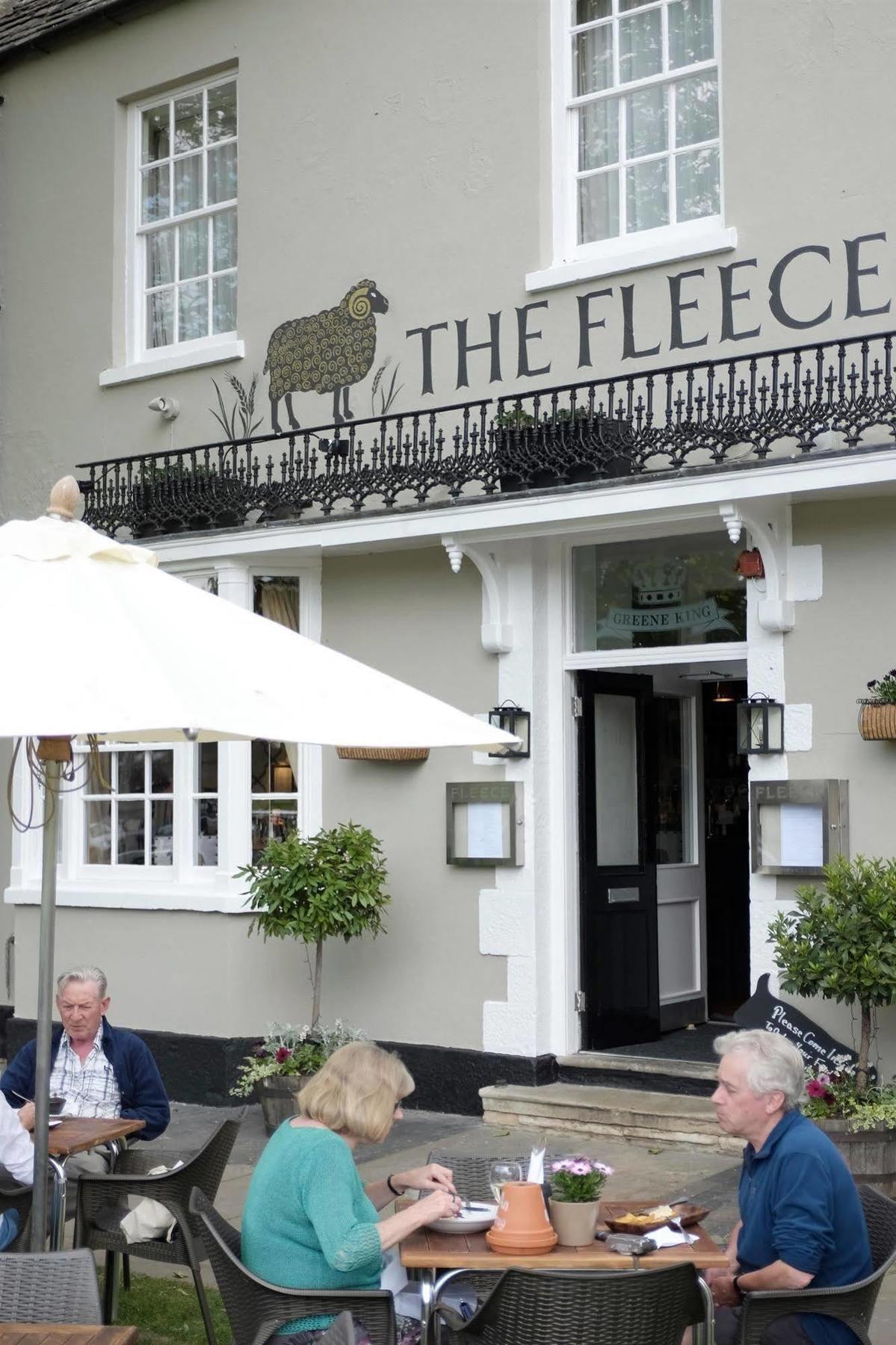 The Fleece Hotel Уитни Екстериор снимка