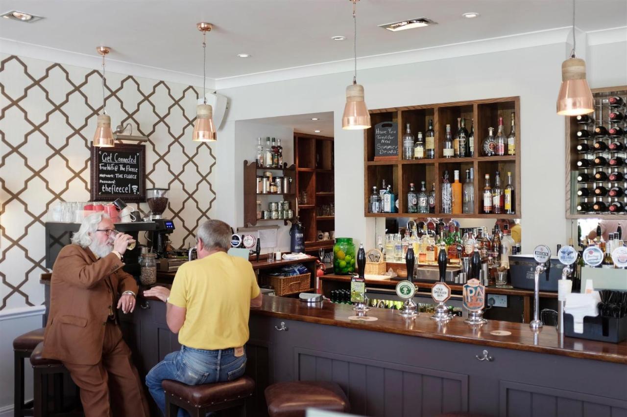 The Fleece Hotel Уитни Екстериор снимка