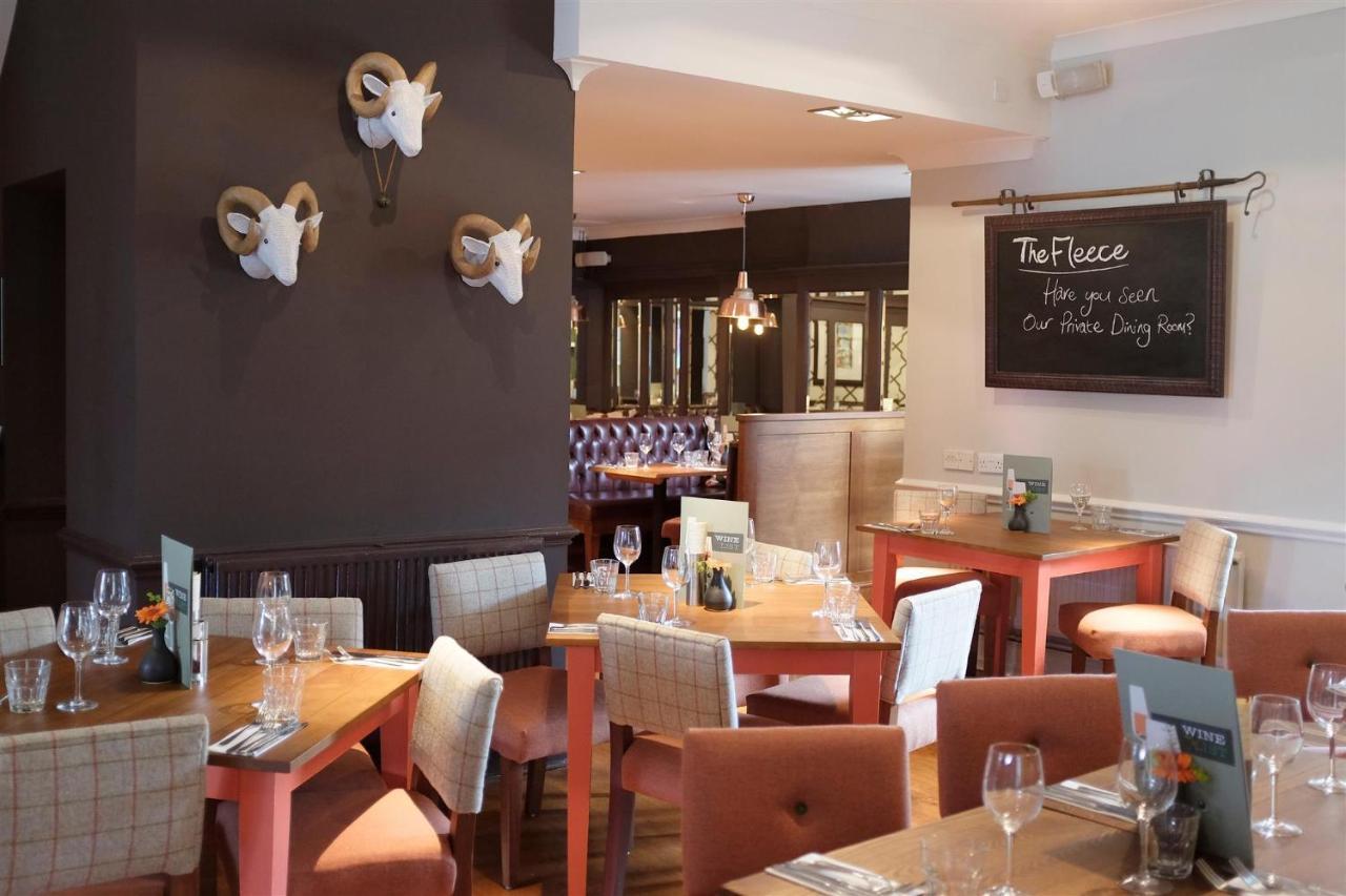 The Fleece Hotel Уитни Екстериор снимка