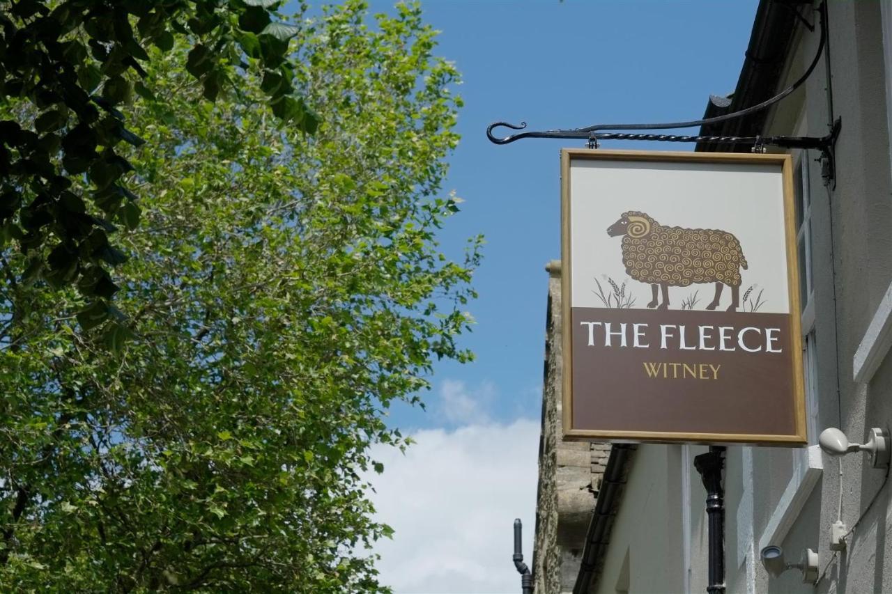 The Fleece Hotel Уитни Екстериор снимка