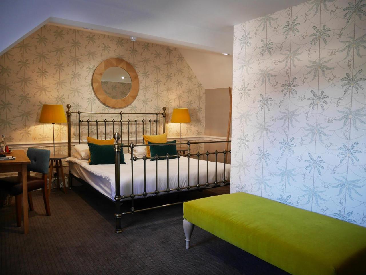 The Fleece Hotel Уитни Екстериор снимка
