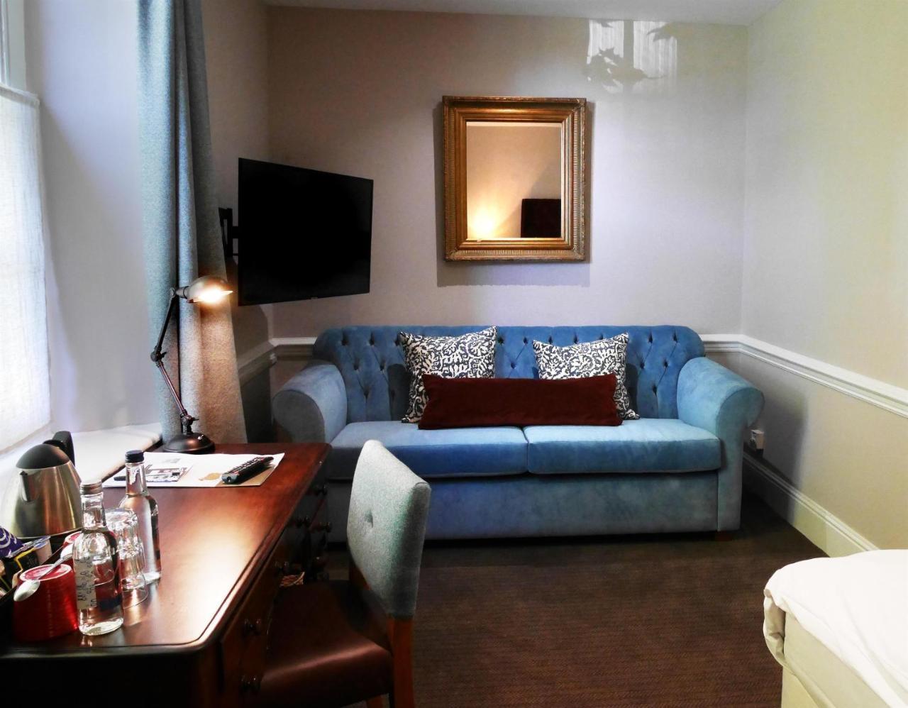 The Fleece Hotel Уитни Екстериор снимка