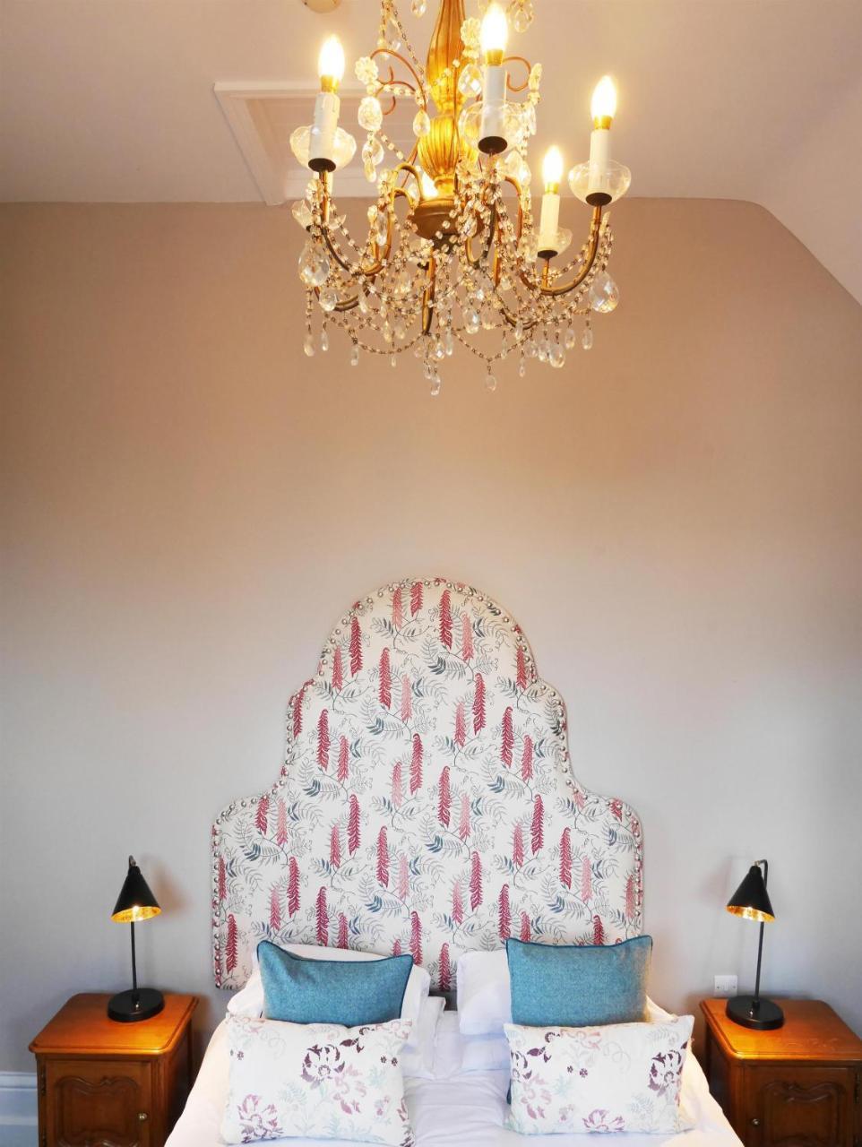 The Fleece Hotel Уитни Екстериор снимка