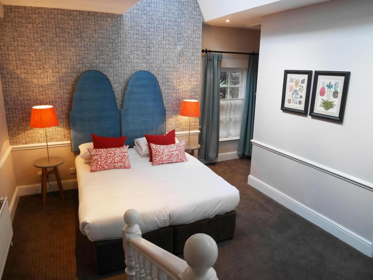 The Fleece Hotel Уитни Екстериор снимка