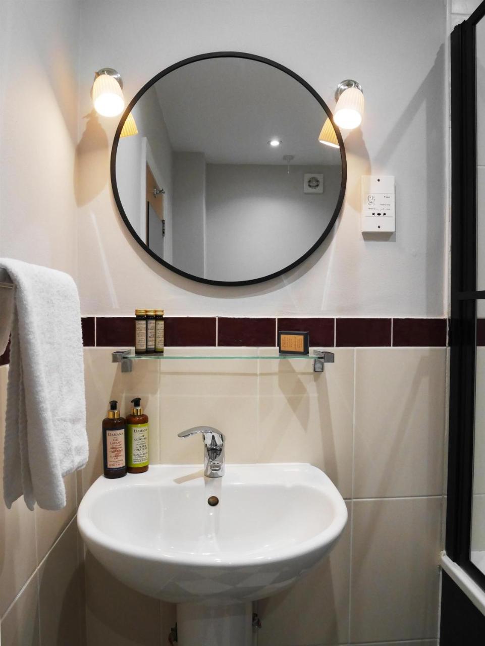 The Fleece Hotel Уитни Екстериор снимка
